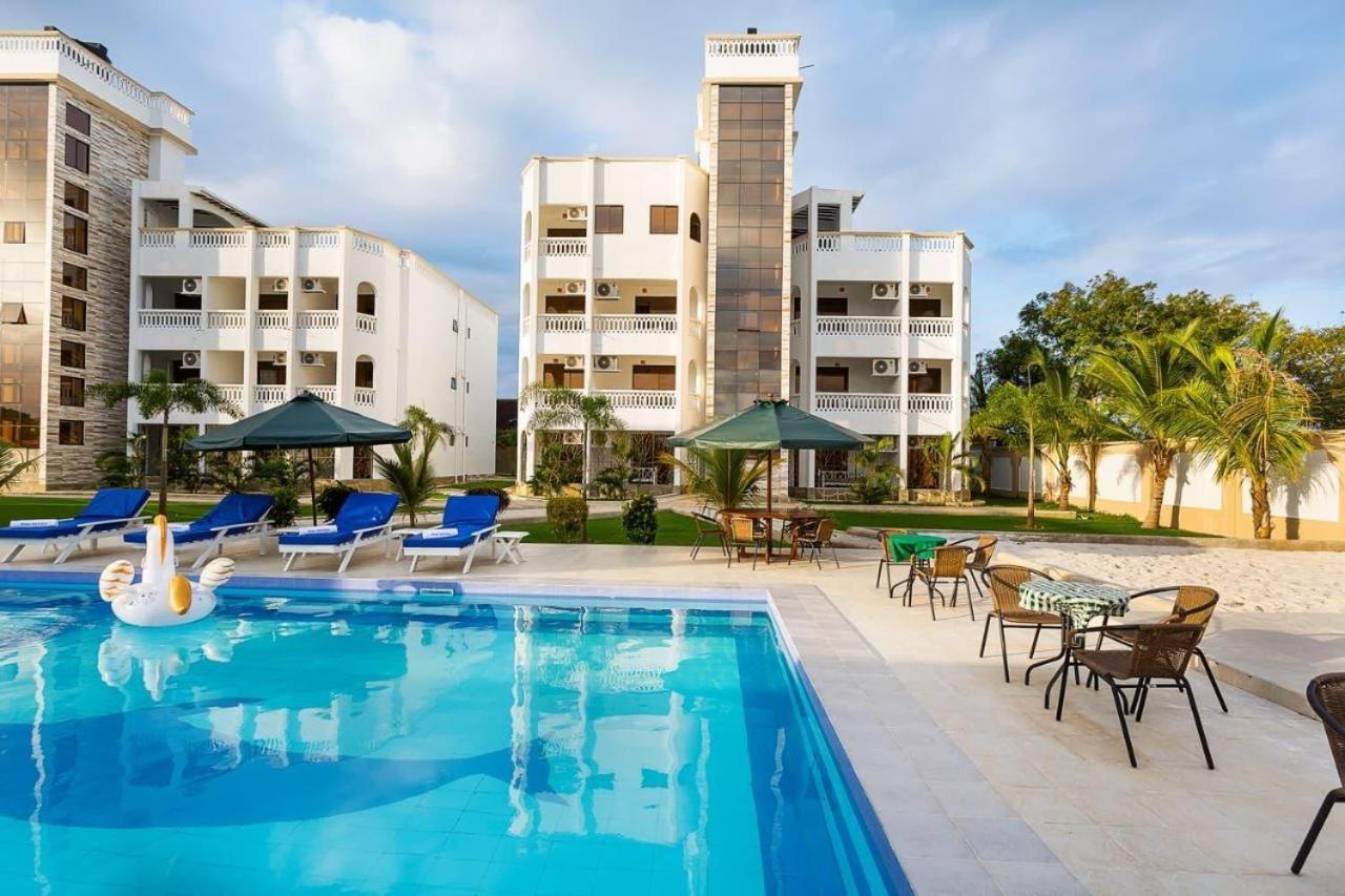 Becky - Diani Apartment *