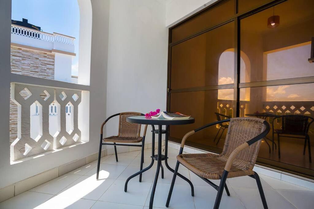 Becky - Diani Apartment *