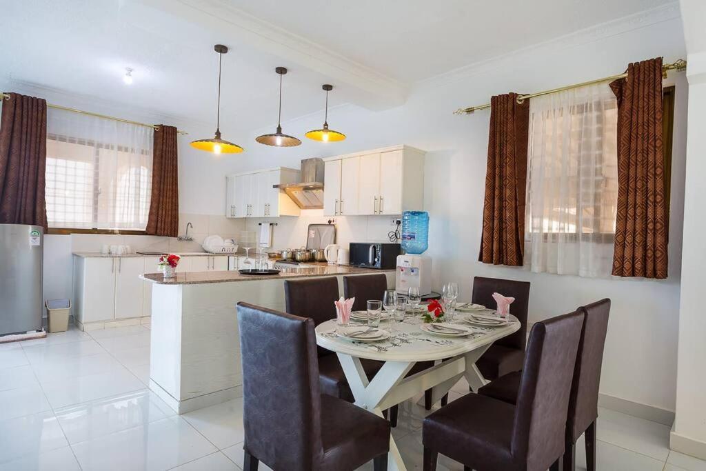 Becky - Diani Apartment