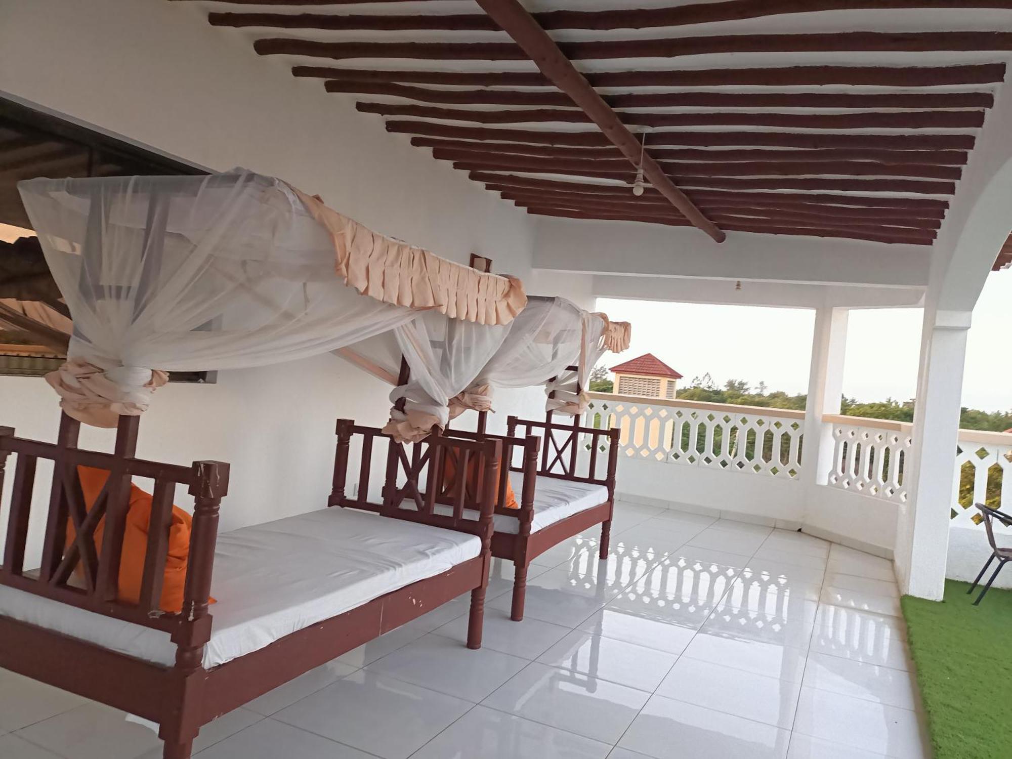 Becky - Diani Apartment *