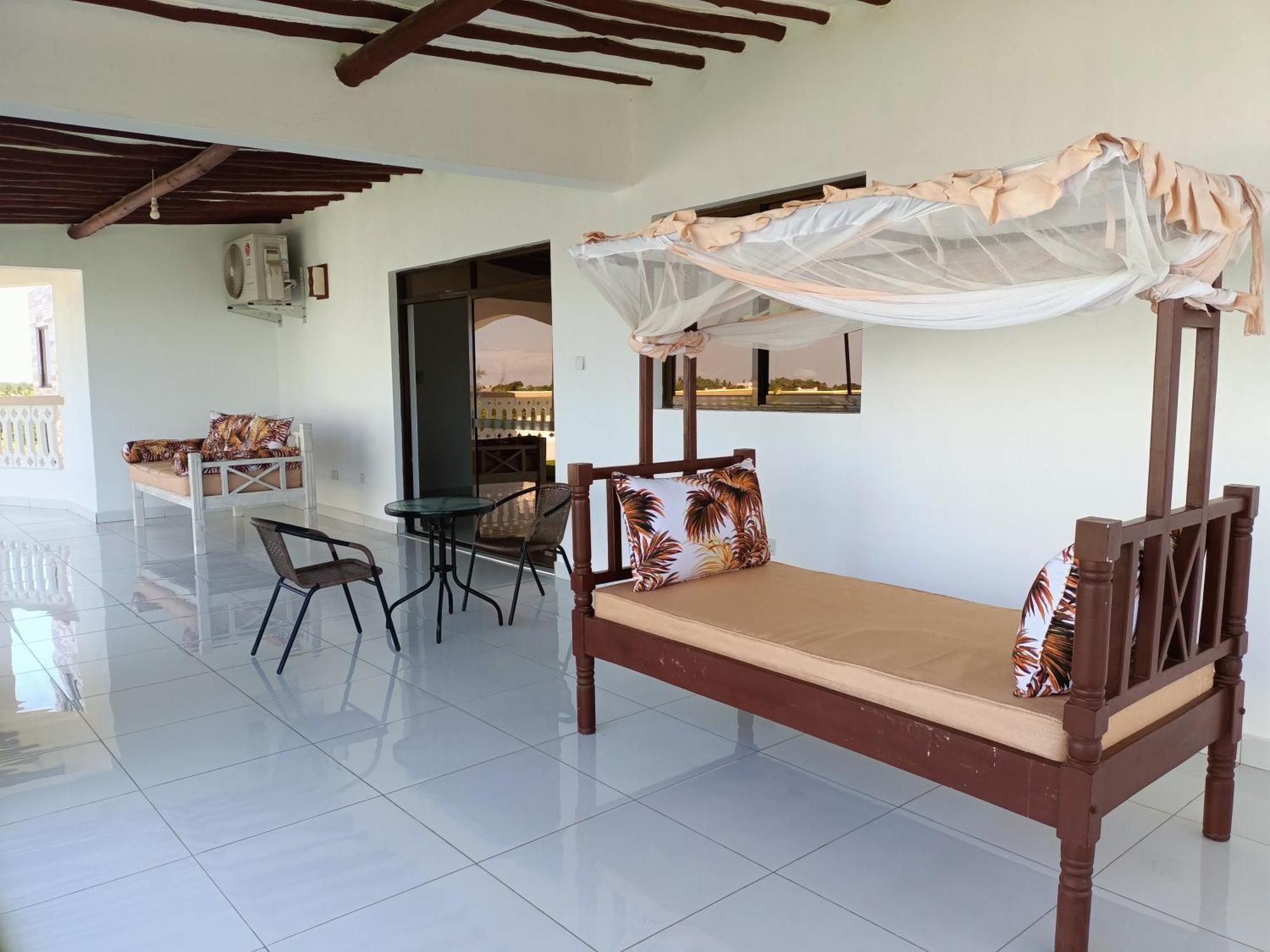 Becky - Diani Apartment