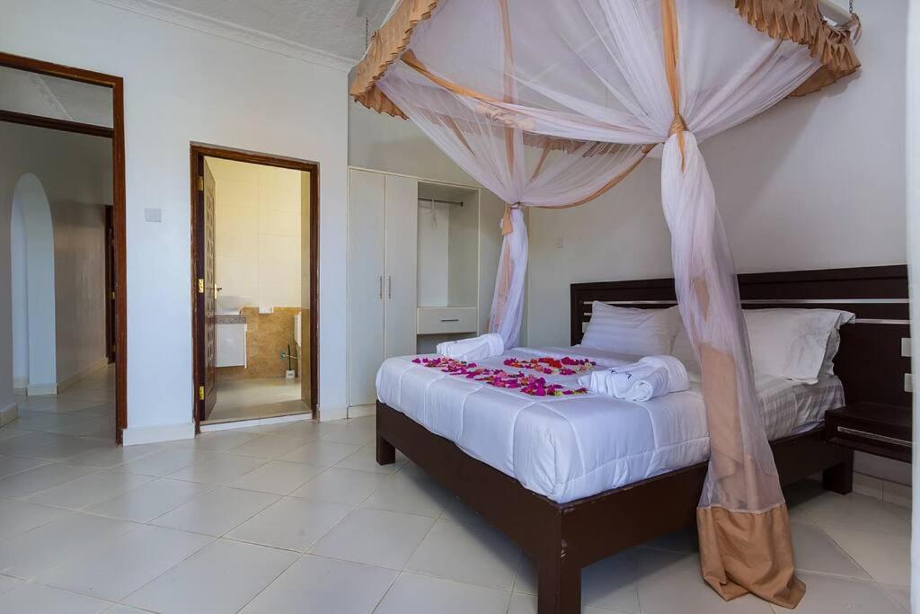 Becky - Diani Apartment *