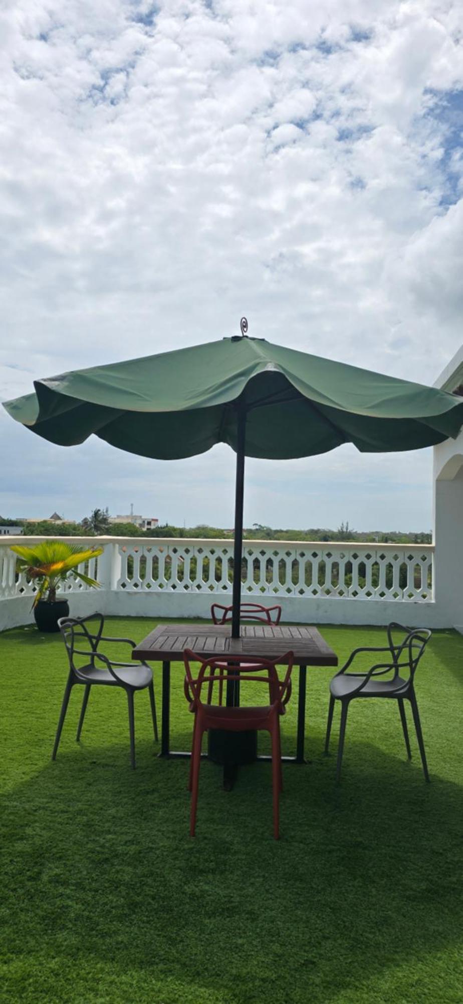 Becky - Diani Apartment *